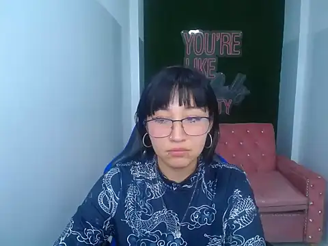 Snapshot of isabella_smith_t chatting on 10/22/25, 10:42 isabella smith t online show from 10/22/25, 10:42