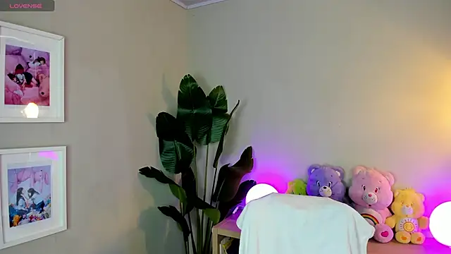 Snapshot of lexirouge__ chatting on 11/22/25, 12:48 lexirouge online show from 11/22/25, 12:48