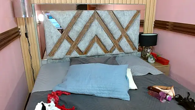 Emma Kiut  online show from 12/01/25, 06:35