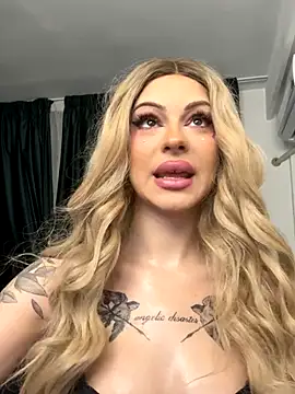 Snapshot of NovaPearl chatting on 10/30/25, 06:52 NovaPearl online show from 10/30/25, 06:52