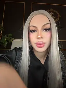 Snapshot of NovaPearl chatting on 11/20/25, 08:52 NovaPearl online show from 11/20/25, 08:52