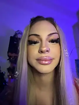 Snapshot of NovaPearl chatting on 12/19/25, 10:17 NovaPearl online show from 12/19/25, 10:17