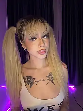 Snapshot of NovaPearl chatting on 01/10/26, 08:54 NovaPearl online show from 01/10/26, 08:54