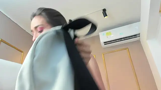 Snapshot of NahimiThompson chatting on 11/10/25, 07:24 NahimiThompson online show from 11/10/25, 07:24