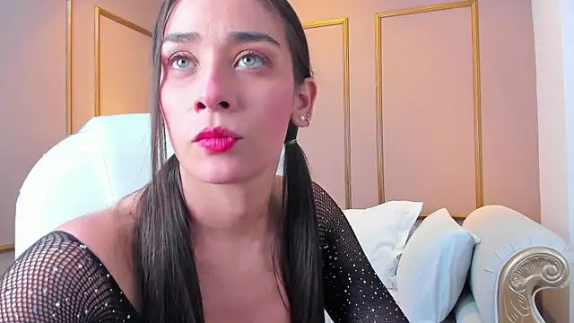 Snapshot of NahimiThompson chatting on 11/15/25, 08:05 NahimiThompson online show from 11/15/25, 08:05