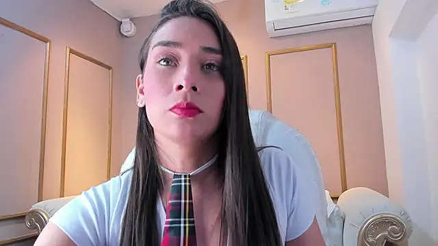 Snapshot of NahimiThompson chatting on 11/21/25, 07:45 NahimiThompson online show from 11/21/25, 07:45