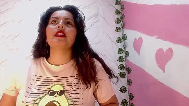 Snapshot of amara_leoncm chatting on 10/23/25, 05:12 amara leoncm online show from 10/23/25, 05:12