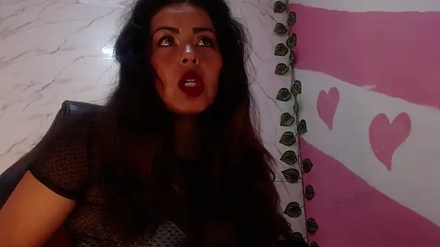 Snapshot of amara_leoncm chatting on 10/24/25, 10:55 amara leoncm online show from 10/24/25, 10:55