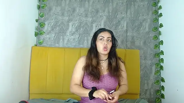 Snapshot of amara_leoncm chatting on 11/07/25, 01:27 amara leoncm online show from 11/07/25, 01:27