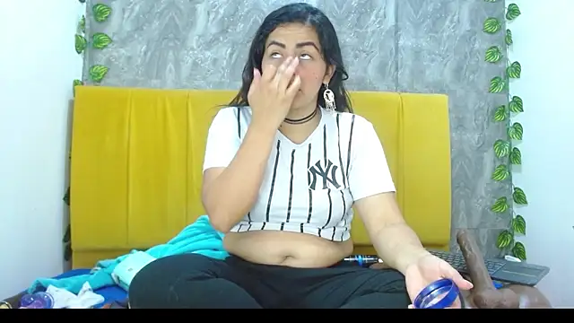 Snapshot of amara_leoncm chatting on 11/19/25, 03:39 amara leoncm online show from 11/19/25, 03:39