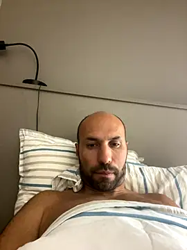 Snapshot of Pedrauto78 chatting on 10/24/25, 10:28 Pedrauto78 online show from 10/24/25, 10:28