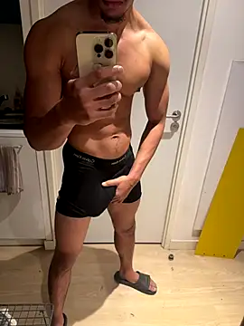 bigDickParis92 online show from 10/24/25, 09:44