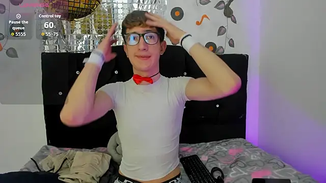 Snapshot of Erick_Taylor3 chatting on 10/27/25, 05:39 Erick Taylor3 online show from 10/27/25, 05:39