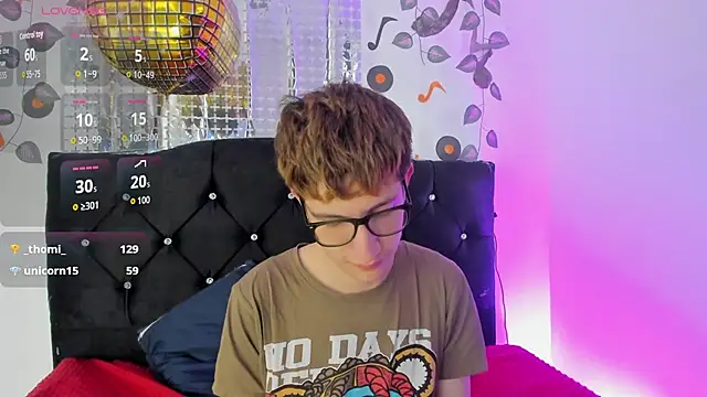 Snapshot of Erick_Taylor3 chatting on 10/30/25, 05:35 Erick Taylor3 online show from 10/30/25, 05:35