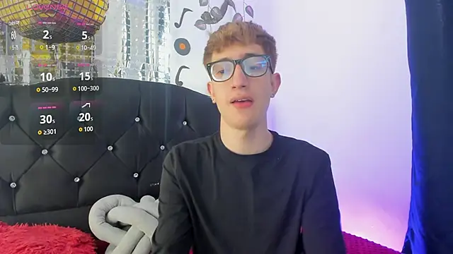 Snapshot of Erick_Taylor3 chatting on 11/06/25, 05:36 Erick Taylor3 online show from 11/06/25, 05:36