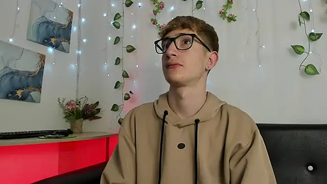 Snapshot of Erick_Taylor3 chatting on 11/13/25, 06:07 Erick Taylor3 online show from 11/13/25, 06:07