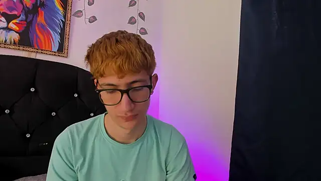 Snapshot of Erick_Taylor3 chatting on 11/18/25, 06:01 Erick Taylor3 online show from 11/18/25, 06:01