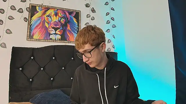 Snapshot of Erick_Taylor3 chatting on 11/26/25, 05:47 Erick Taylor3 online show from 11/26/25, 05:47