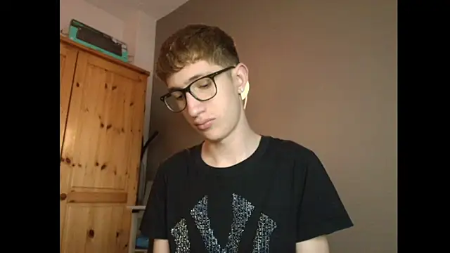 Snapshot of Erick_Taylor3 chatting on 12/14/25, 08:13 Erick Taylor3 online show from 12/14/25, 08:13