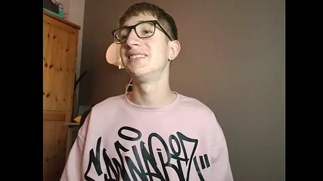 Snapshot of Erick_Taylor3 chatting on 12/15/25, 08:13 Erick Taylor3 online show from 12/15/25, 08:13