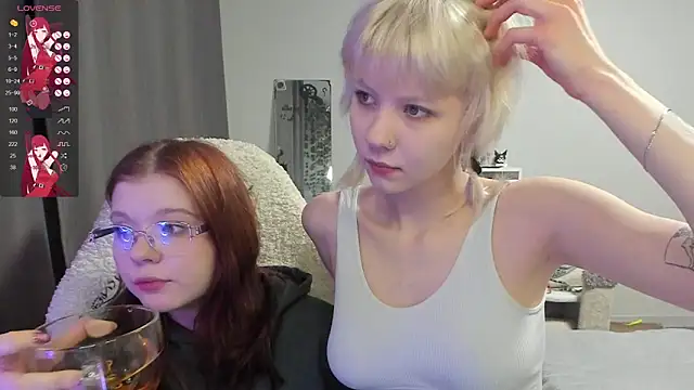 Snapshot of TenderTwos chatting on 04/08/26, 08:53 TenderTwos online show from 04/08/26, 08:53