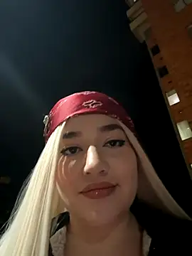 YourSmallCake online show from 10/31/25, 02:01