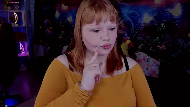 Snapshot of LottieReed chatting on 03/25/26, 06:03 LottieReed online show from 03/25/26, 06:03