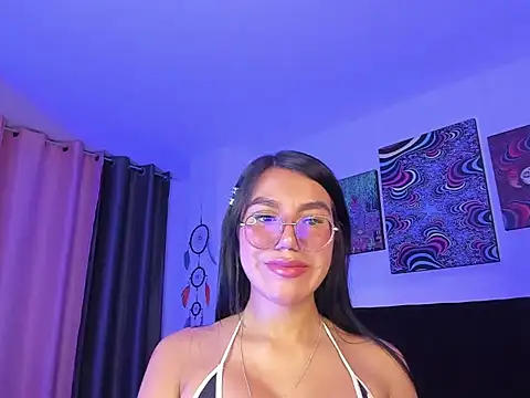 Snapshot of violetbunnyy1 chatting on 12/19/25, 12:39 violetbunnyy1 online show from 12/19/25, 12:39