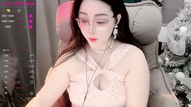 Snapshot of Monica-666888- chatting on 12/18/25, 04:35 Monica-666888- online show from 12/18/25, 04:35