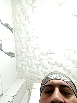 Snapshot of asem19999 chatting on 10/23/25, 10:36 asem19999 online show from 10/23/25, 10:36