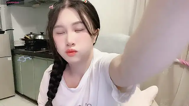 Snapshot of anna-888- chatting on 11/14/25, 06:39 anna-888- online show from 11/14/25, 06:39