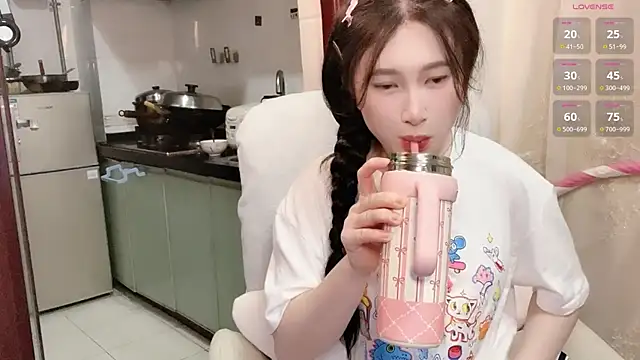 Snapshot of anna-888- chatting on 11/15/25, 06:48 anna-888- online show from 11/15/25, 06:48