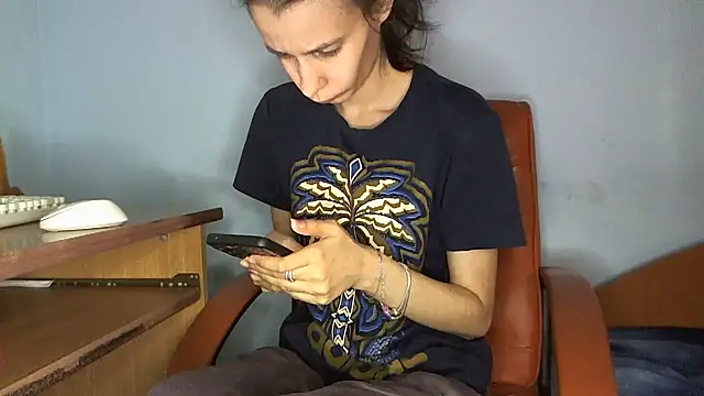 Snapshot of andreea713 chatting on 03/12/26, 03:40 andreea713 online show from 03/12/26, 03:40