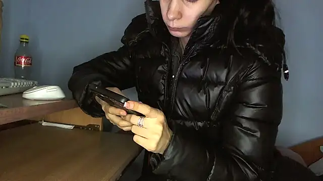 Snapshot of andreea713 chatting on 03/29/26, 12:16 andreea713 online show from 03/29/26, 12:16