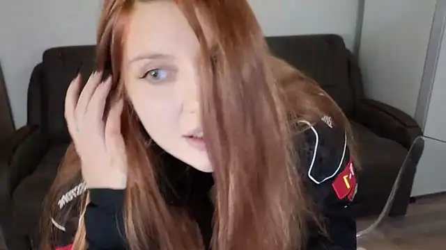 Snapshot of Anastelle chatting on 11/21/25, 10:52 Anastelle online show from 11/21/25, 10:52