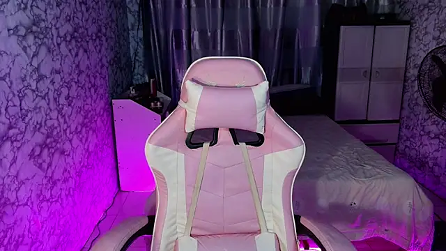  Lachica  online show from 11/10/25, 06:56