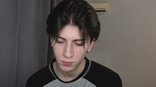 Snapshot of Oliver_star_boy_ chatting on 11/05/25, 07:25 Oliver star boy online show from 11/05/25, 07:25