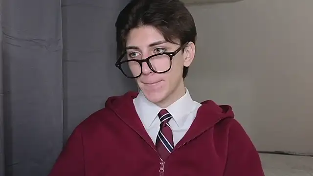 Snapshot of Oliver_star_boy_ chatting on 11/09/25, 06:06 Oliver star boy online show from 11/09/25, 06:06