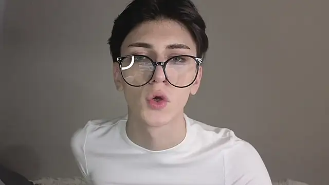 Snapshot of Oliver_star_boy_ chatting on 11/21/25, 12:26 Oliver star boy online show from 11/21/25, 12:26