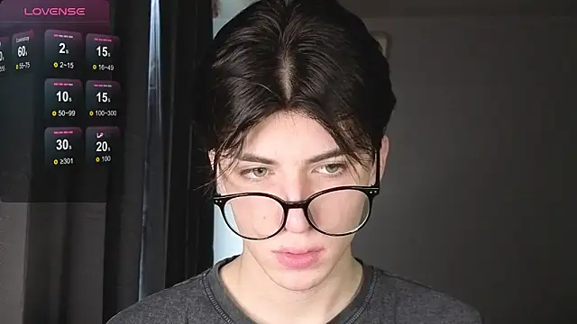 Snapshot of Oliver_star_boy_ chatting on 11/28/25, 11:46 Oliver star boy online show from 11/28/25, 11:46