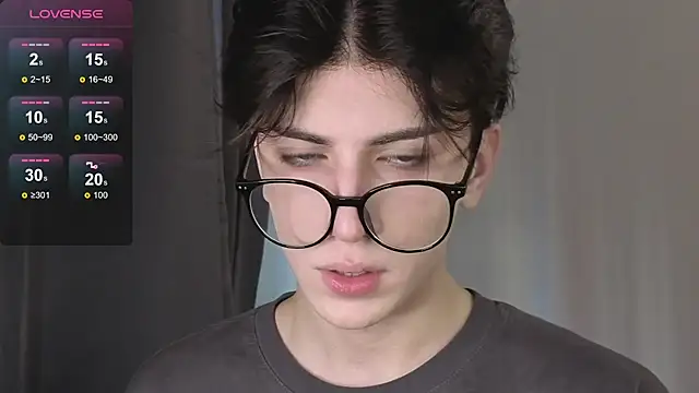 Snapshot of Oliver_star_boy_ chatting on 11/29/25, 12:19 Oliver star boy online show from 11/29/25, 12:19