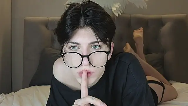 Snapshot of Oliver_star_boy_ chatting on 01/06/26, 11:29 Oliver star boy online show from 01/06/26, 11:29