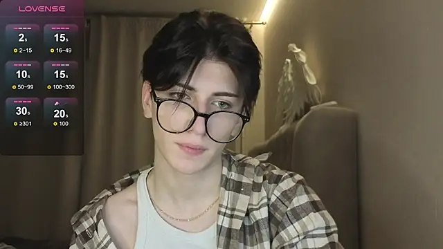 Snapshot of Oliver_star_boy_ chatting on 01/16/26, 03:49 Oliver star boy online show from 01/16/26, 03:49