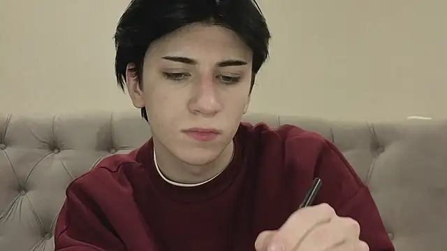 Snapshot of Oliver_star_boy_ chatting on 02/14/26, 03:42 Oliver star boy online show from 02/14/26, 03:42