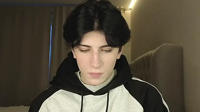 Snapshot of Oliver_star_boy_ chatting on 02/26/26, 02:49 Oliver star boy online show from 02/26/26, 02:49