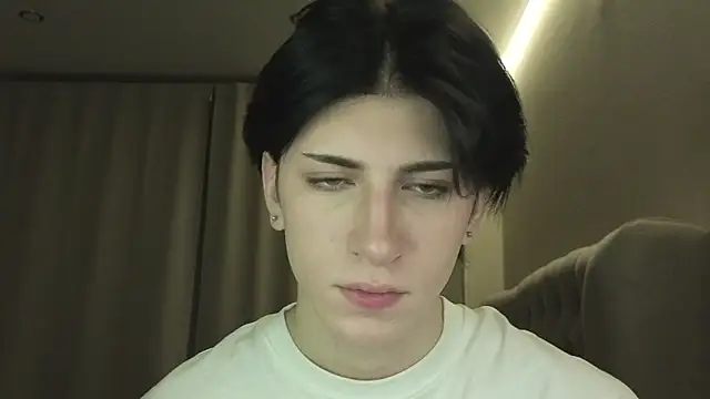 Snapshot of Oliver_star_boy_ chatting on 03/18/26, 12:03 Oliver star boy online show from 03/18/26, 12:03