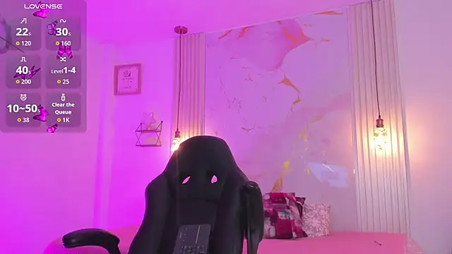 amber white15 online show from 04/13/26, 05:24