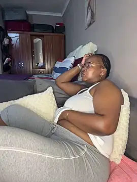 Snapshot of SweetCandy84 chatting on 12/03/25, 11:08 SweetCandy84 online show from 12/03/25, 11:08