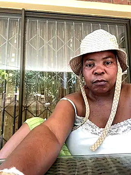 Snapshot of SweetCandy84 chatting on 12/20/25, 11:28 SweetCandy84 online show from 12/20/25, 11:28