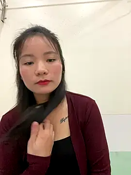 Bee Yellow00 online show from 10/24/25, 04:53